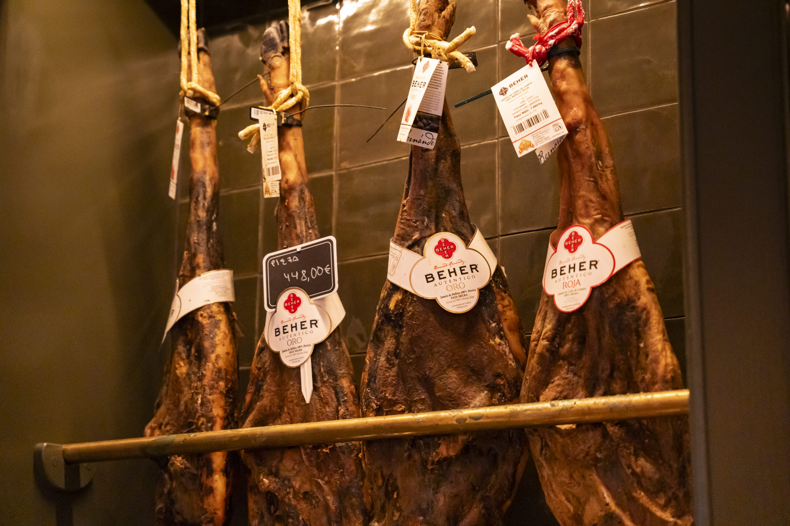 Jamón ibérico, quesos y charcutería selecta